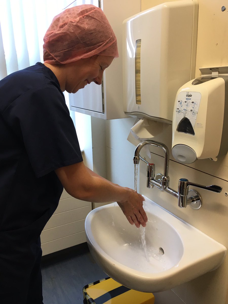 LynseyStannard's tweet image. If you are coming to @RDEhospitals for appointments please don’t wear gloves. We know you are concerned about COVID-19 but the best way to reduce spread is to clean your hands for 20 seconds with soap &amp;amp; water or alcohol hand gel. Gloves can actually increase the spread of germs.