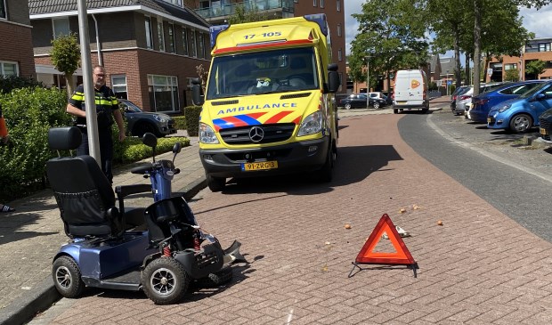 Aanrijding scootmobiel en taxibusje Octaafstraat -..