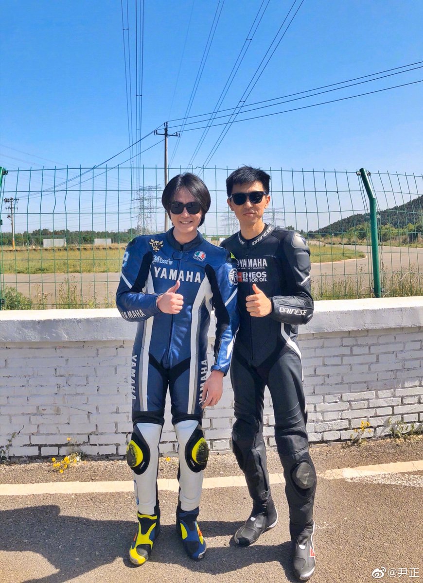 YinZhengTHFC's tweet photo. ยังจำได้ว่าพวกเราจริงจังกันมากในปีที่แล้ว (โอ้ ใช่เลย ชุดหนังชุดใหม่นั้นสวยมากจริงๆ) ดำเนินการกันต่อไป " แท็กชื่อ หลี่จง(李宗)
ว้าวๆวันนี้พี่เจิ้งไปขี่รถ😍
#อิ่นเจิ้ง #尹正 #YinZheng https://t.co/kSuU3iDrpd