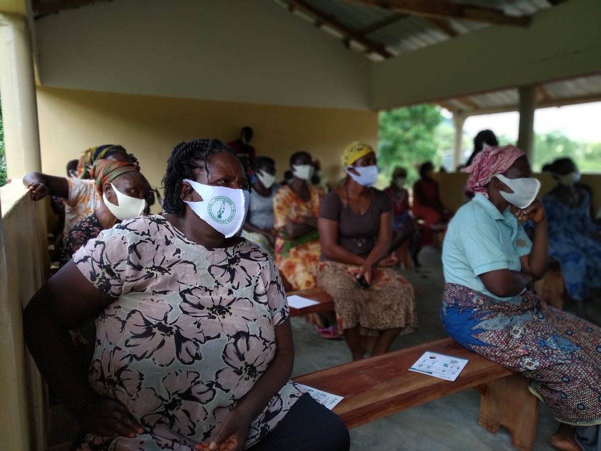 TogoWep's tweet photo. En cours, #formation des #femmes agricultrices en gestion durable et efficiente des terres: module sur les bonnes pratiques de restauration écologiques avec le chef d'agence #ICAT #Agou, M. KLUTSE Essi. https://t.co/tOhI0Wr3NH