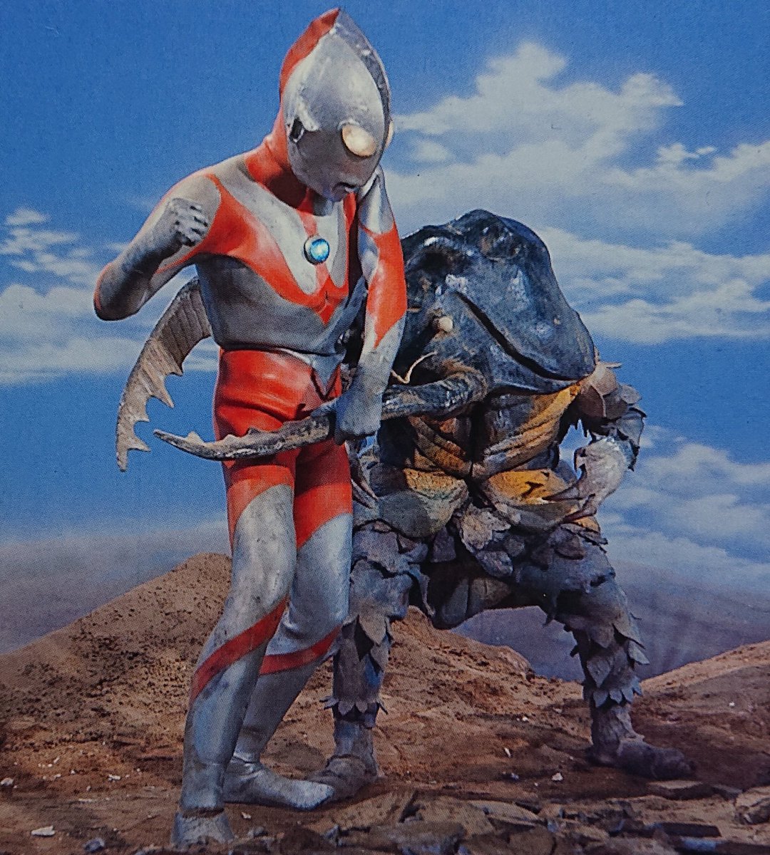 異国で戦う。 これが良いんだよ初代ウルトラマンは。 バラージの青空と