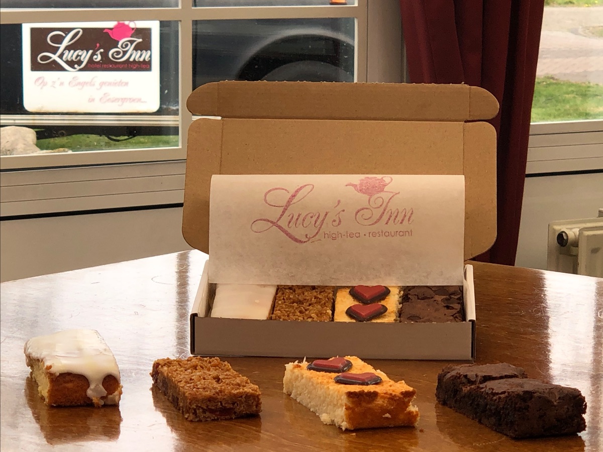 Lucy’s Inn 15 mei alweer 11 jaar.
Wij geven 11 x een box of love weg. Like en deel dit bericht voor vrijdag 15 mei tot 12.00 uur om kans te maken op 1 van de 11 boxen of love. De box of love is nu ook te bestellen. Lekker om jezelf mee te verwennen of om weg te geven.