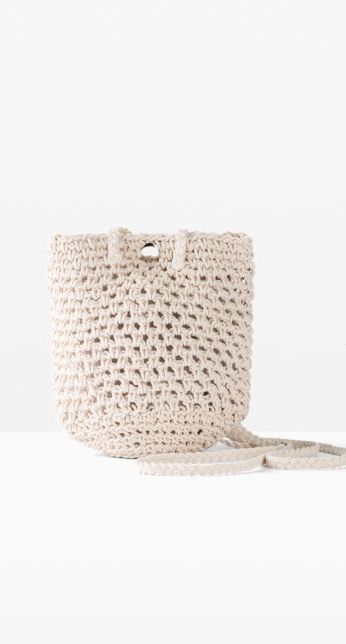 How cute is this little #knittedbag?? You can get it here: stylink.it/d0NmTNo97