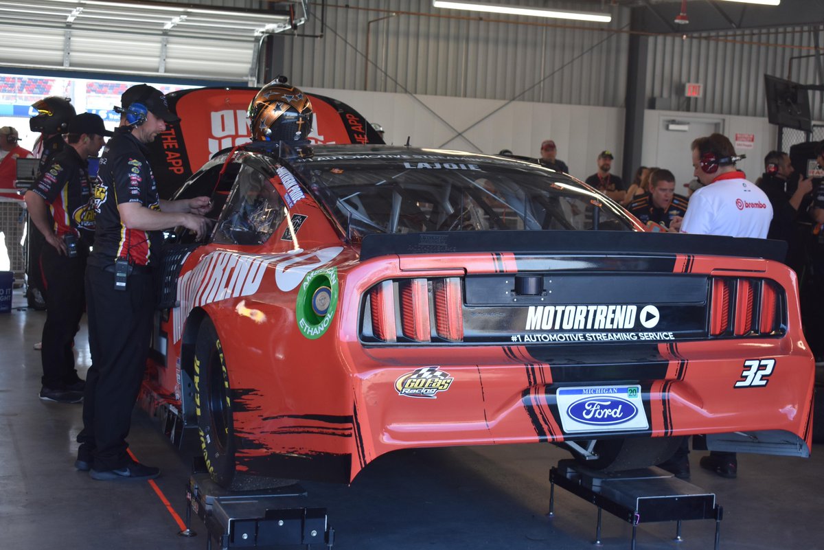 ModMustangs's tweet image. .@GoFasRacing32 driver @CoreyLaJoie drove this special MotorTrend-wrapped #32 race car in the FanShield 500. Before battling it out there, we got a BTS look at his epic journey to race at the Daytona 500 in #NASCARALLIN. Stream it NOW on @MotorTrendApp bit.ly/3eg6pCJ