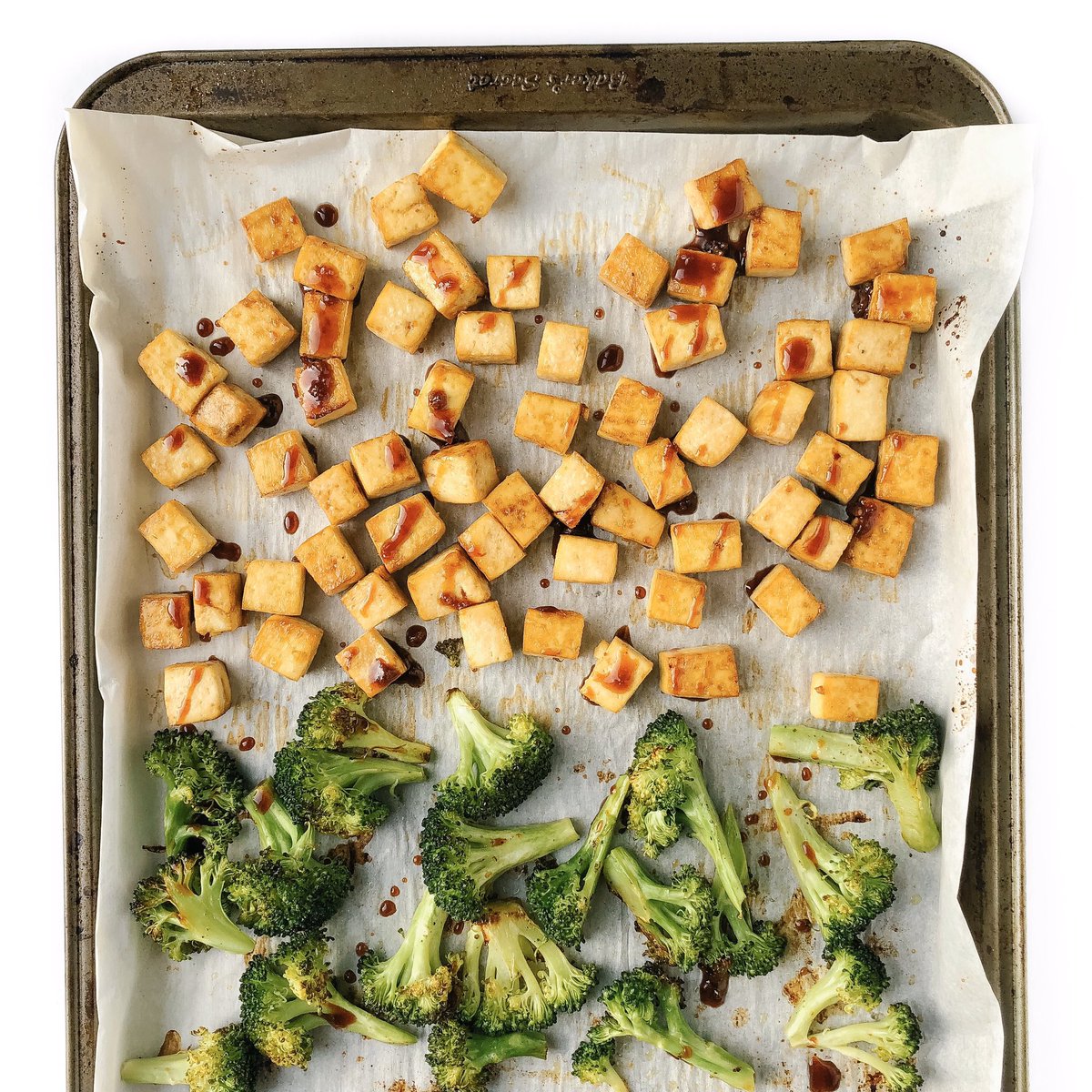 realgoodeatsca's tweet photo. If you’re looking for a new meatless meal idea, this 𝐒𝐡𝐞𝐞𝐭 𝐏𝐚𝐧 𝐂𝐫𝐢𝐬𝐩𝐲 𝐓𝐞𝐫𝐢𝐲𝐚𝐤𝐢 𝐓𝐨𝐟𝐮 recipe from @reciperunner does not disappoint. 

#vegetarian #dinnerideas #plantbased https://t.co/9w98AI7NUM