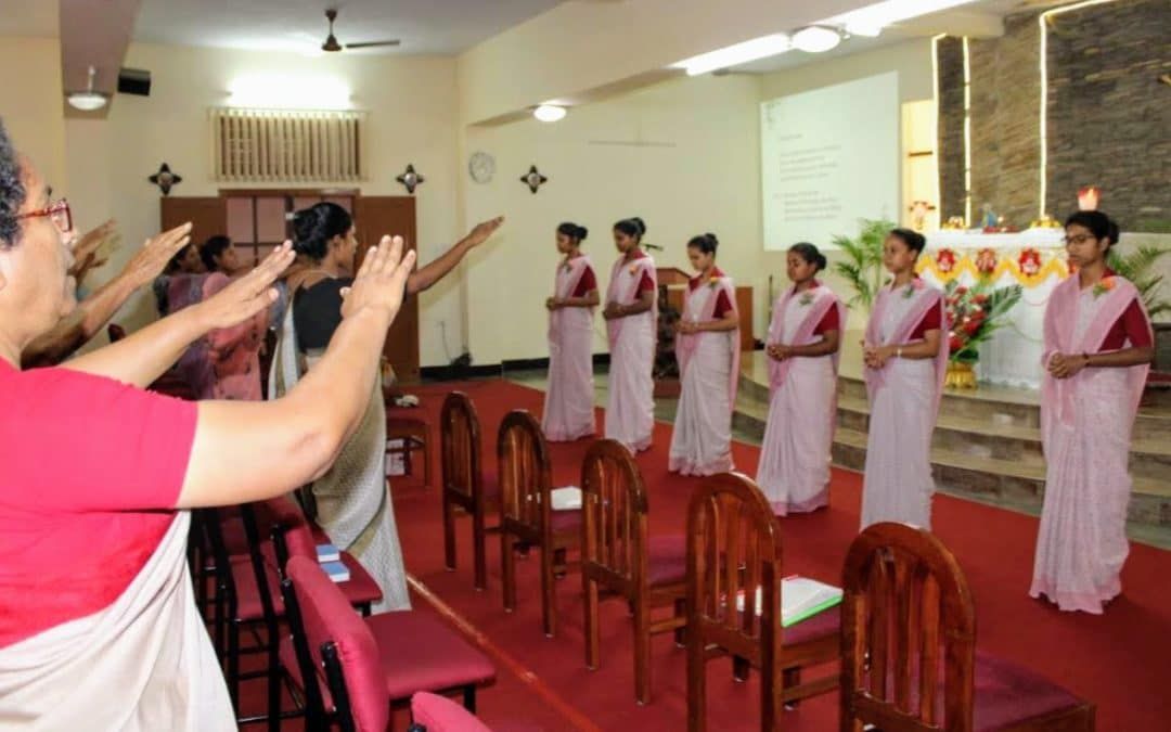 Sister Amrita Manjaly, provincial of Bangalore Province, received six pre-novices, Alisha Gidh, Anjalina Thithio, Jyoti Minj, Mamta Tete, Mariam Hembrom and Preeti Tigga into the novitiate program in the presence of the Sisters of Charity of Nazareth in Chandapura on May 10.