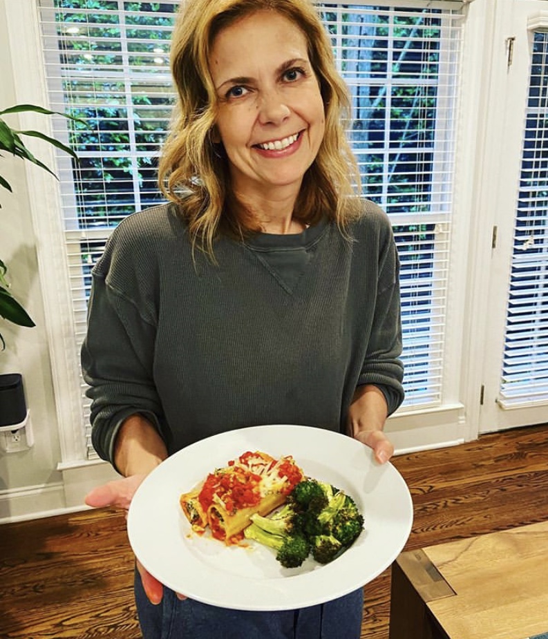 Seeing what our home chefs cook up is our favorite way to pass time. Show us what you’re eating these days by tagging us in your photos 📸🍝 
Thanks, @cocolovescali!