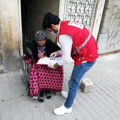 KIZILAYKART's tweet photo. Pandemic is not an obstacle! #Kızılaykart teams keep working uninterruptedly to cover the many more disabled refugees day by day under the #ESSN Programme with @EU_ECHO support. #CardLoadedwithGoodness #WithRefguees https://t.co/ORcQwzHXGR