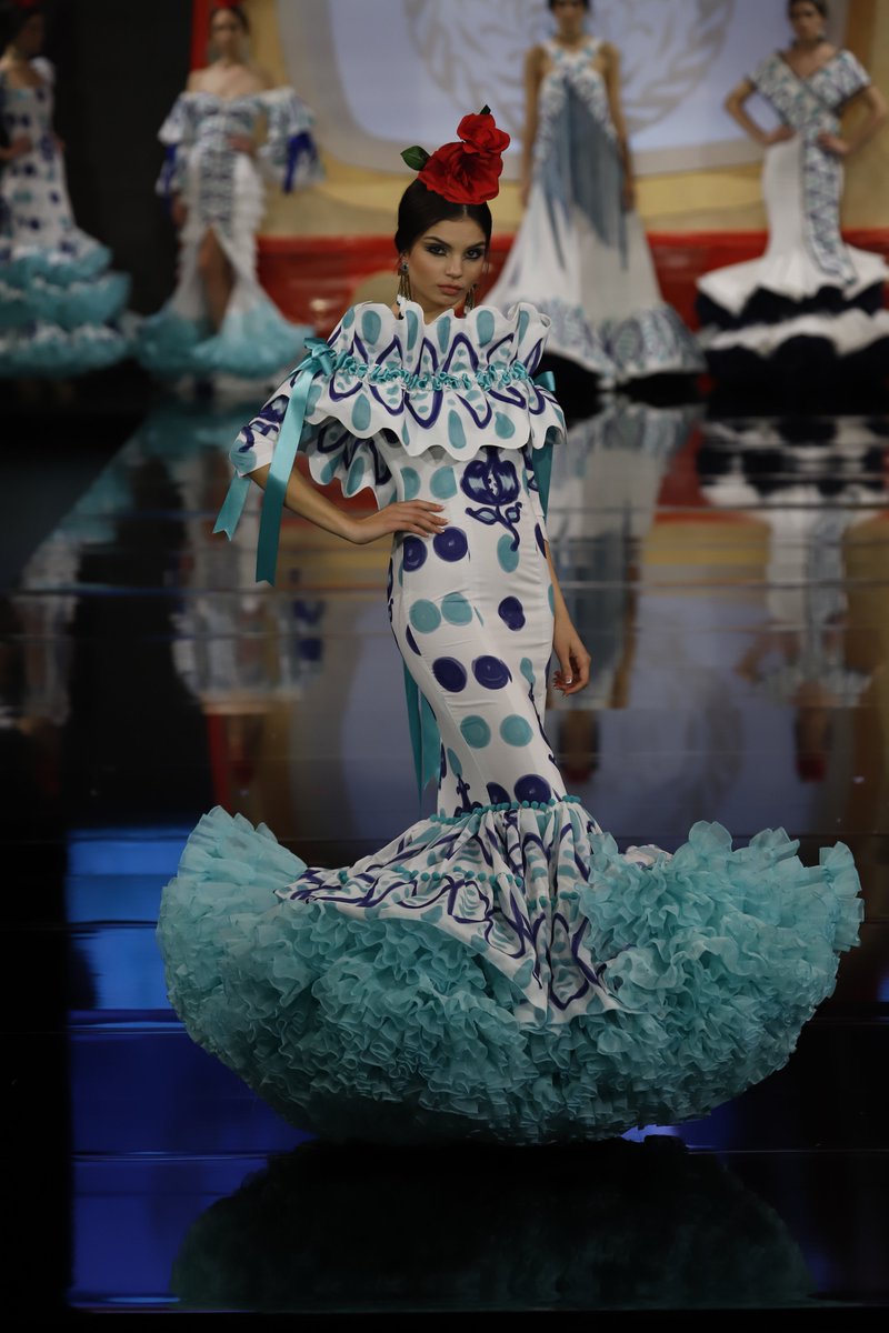 simofsevilla's tweet photo. 👉 Continuamos recordando grandes momentos vividos en la pasarela de @fibesevilla
💃 Os dejamos con imágenes de algunos maravillosos diseños presentados en #SIMOF2020
🔸 Antonio Gutiérrez
🔸 Bordados Manuela Romero
🔸 Miabril
#ApoyaalaModaFlamenca #ModaFlamenca #SiempreSIMOF https://t.co/vbJ9ZEeojK