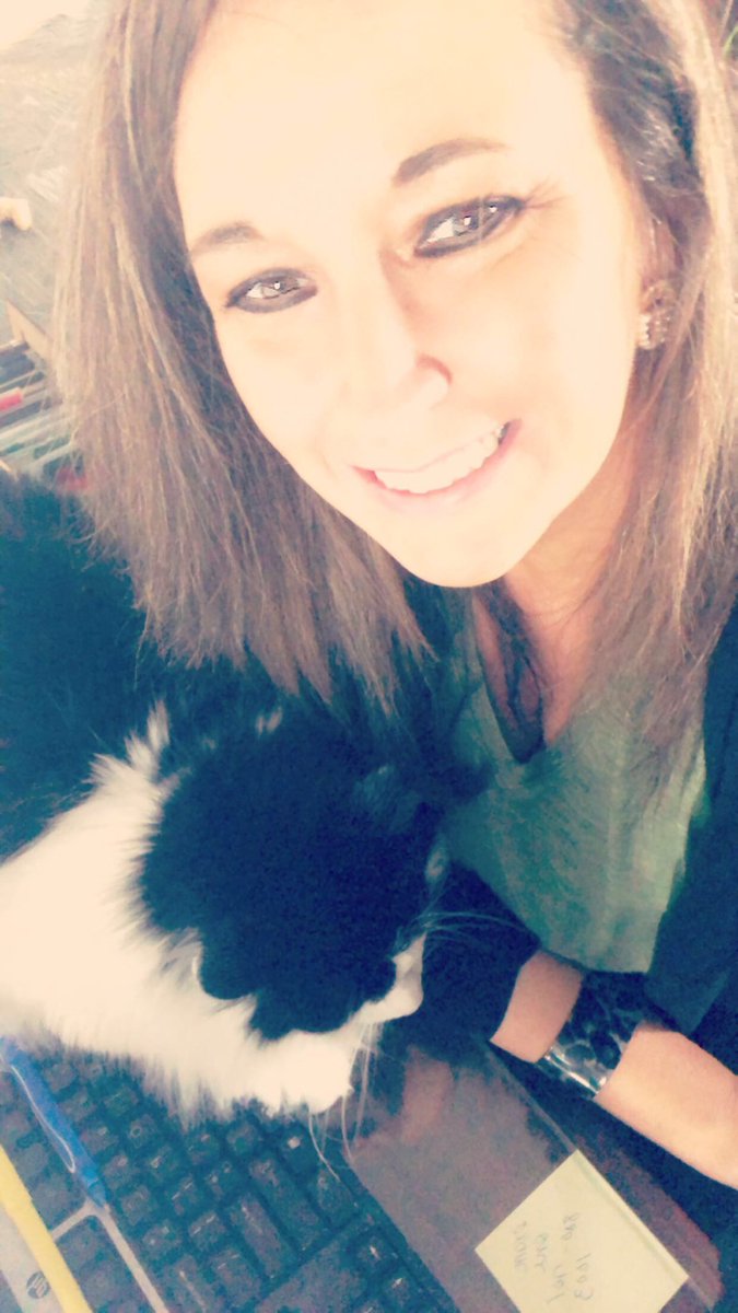 HonakerTrish's tweet photo. When you are loved and missed at the office! Lol 😽 https://t.co/hFgovDjP5F