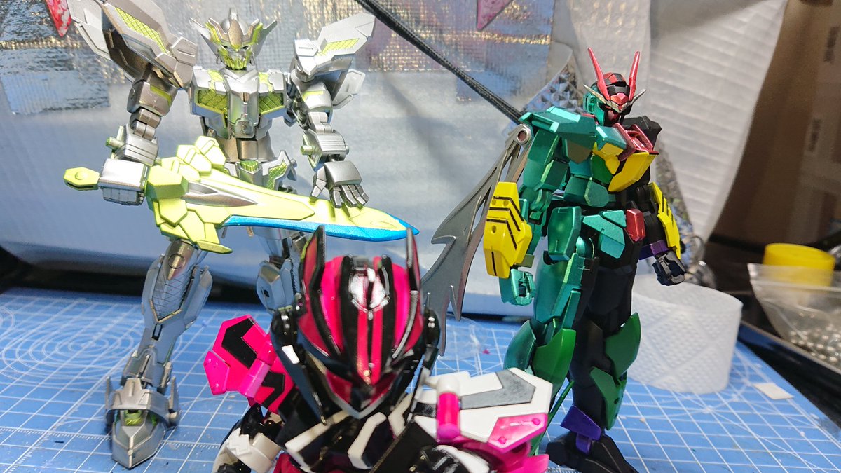 thousand_zero's tweet photo. ライダー塗装ガンダムズ！w

仮面騎士ｫディケイド
ダブルオーズかい！
RX-ゼロワン

#ガンプラの画像貼るとRTされると聞いて 
#仮面ライダー https://t.co/m7zVex3ttG