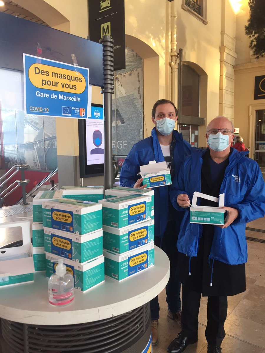 Lionr34's tweet photo. Et on continue ! 💪💪 Deuxième jour en gare Saint Charles de @marseille pour la distribution de masques aux voyageurs ! 👍👍 La reprise OUI mais protégés grâce à @MaRegionSud @TERSUD_SNCF https://t.co/yyFj7Fts0S