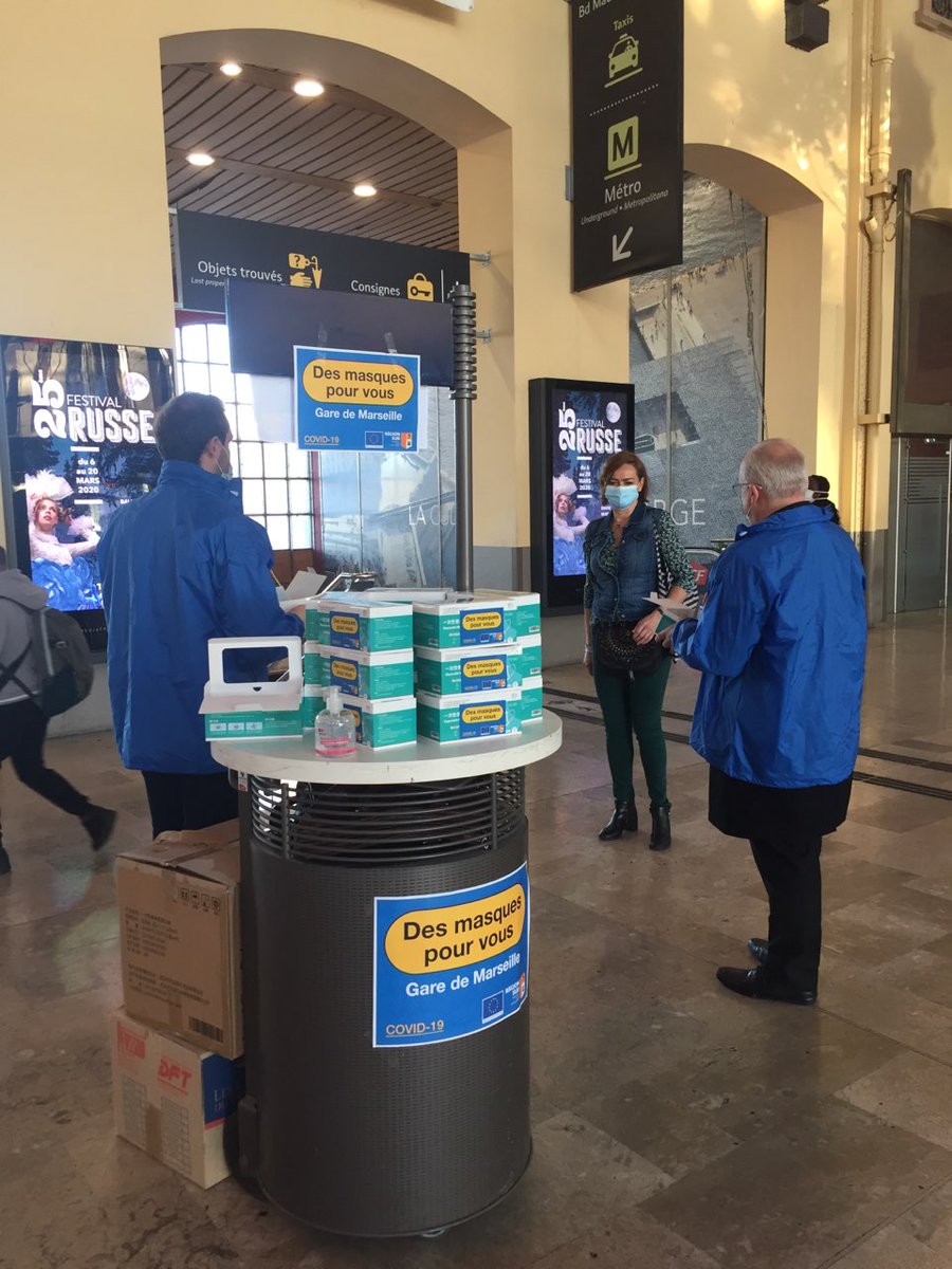 Lionr34's tweet photo. Et on continue ! 💪💪 Deuxième jour en gare Saint Charles de @marseille pour la distribution de masques aux voyageurs ! 👍👍 La reprise OUI mais protégés grâce à @MaRegionSud @TERSUD_SNCF https://t.co/yyFj7Fts0S