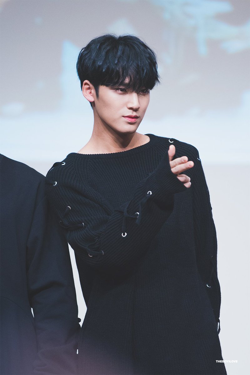 flagyu00's tweet photo. Black hair Mingyu, a thread.
#mingyu #clumsygyu #seventeen #memeteen #mingyumeme #seventeenmeme #kpopmeme #mingyuthread #blackhair https://t.co/ZeHXJ5mlnn