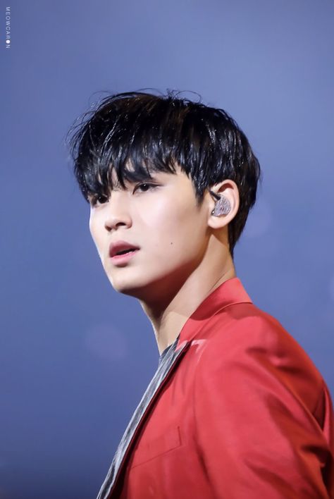 flagyu00's tweet photo. Black hair Mingyu, a thread.
#mingyu #clumsygyu #seventeen #memeteen #mingyumeme #seventeenmeme #kpopmeme #mingyuthread #blackhair https://t.co/ZeHXJ5mlnn