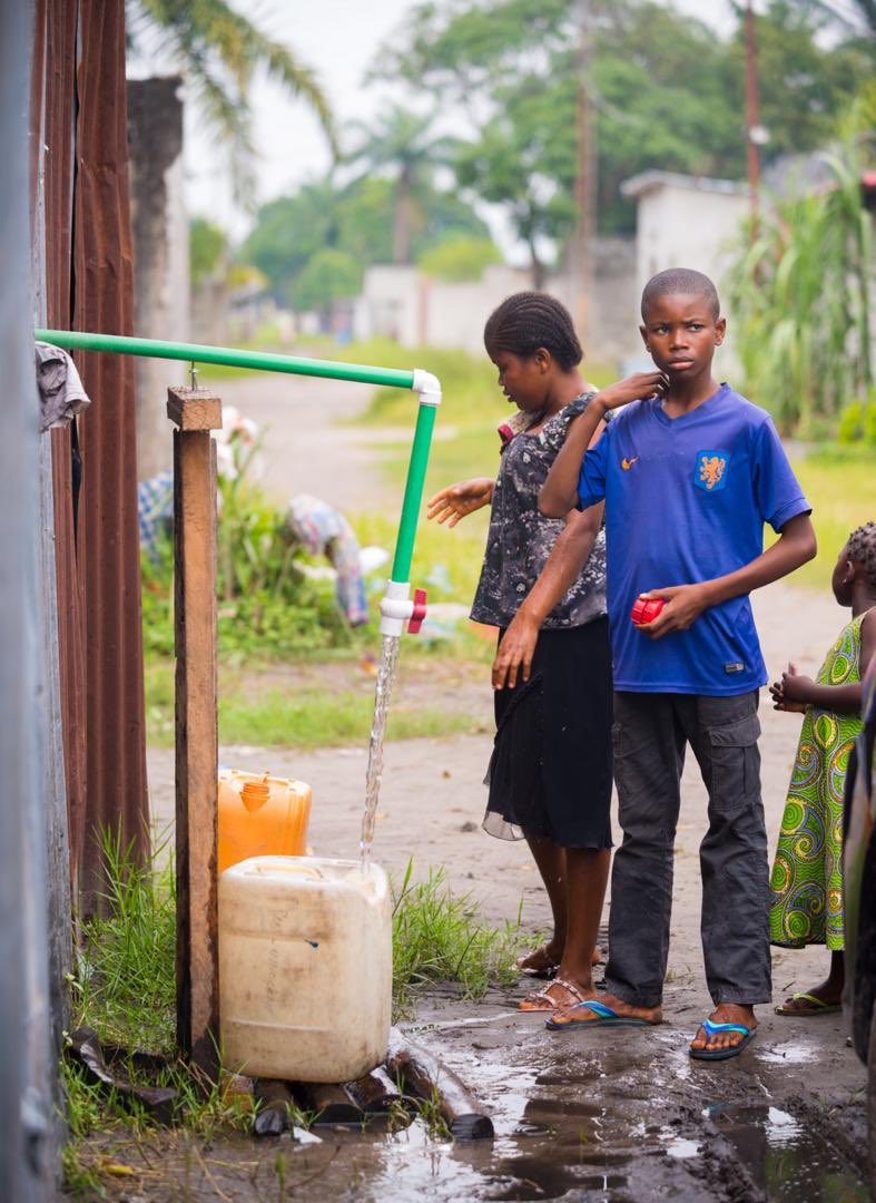 MwangazaInt's tweet photo. As we respond to #COVID19 we are also providing safe water to 10,000 people throughout the #DRCongo https://t.co/6VE716VYyl