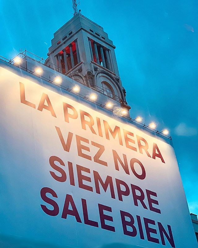 La campaña para reactivar el consumo es un anuncio con imágenes reiteradas del comercio de alimentos,  perfumerías y  floristerías...  Sin joyerías y otros muchos. 
Lo hemos trasladado!! Se filmó antes de la reapertura y hubo problemas para grabar en otros sectores.