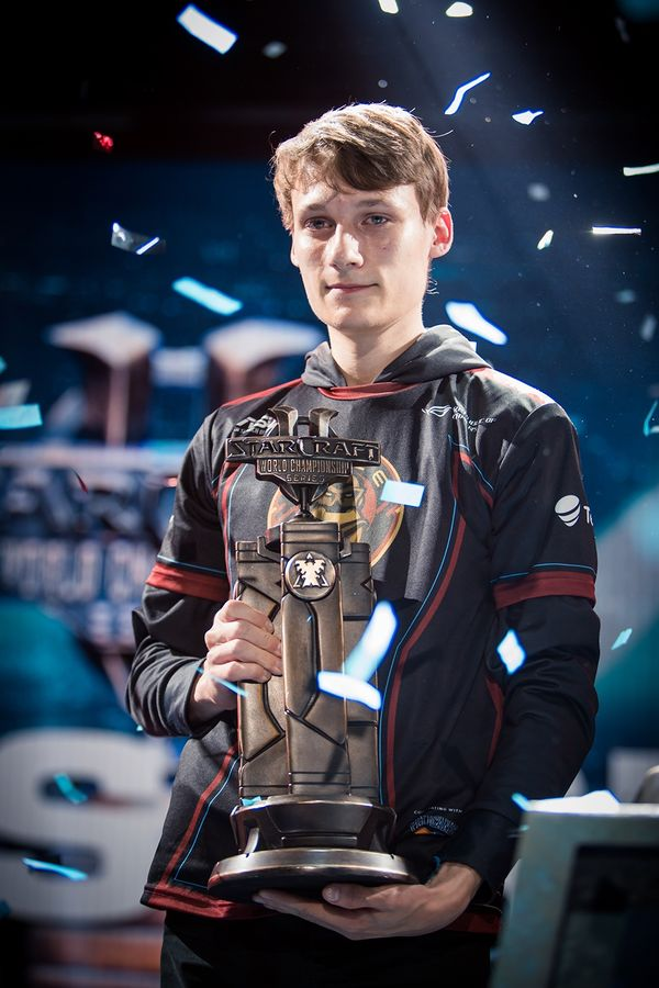 raphaottoni's tweet photo. Jared 'PIG' interviewing the finnish phenomenon Joona 'Serral' Sotala @StarCraft @ENCE_Serral

https://t.co/DcvJgZLqqR https://t.co/fVvdd4cCXC