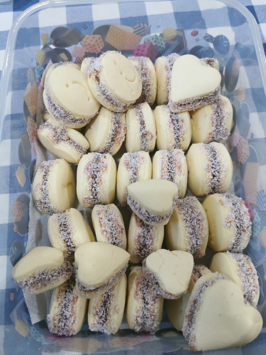 melgarejosvaldo's tweet photo. Sera que me pueden ayudar con un Rt😁. Mi mama empezo a hacer estos alfajorcitos y chipitas sobre pedidos. Me puede escribir al 0971208015 o al Pv cualquier consulta.
@KauLatita @CEI_UNA @lasfifis_fc
@newpi_fc @guillemolinas
@Raulben @CachoMG @Diana_coronelp @letigomez17 https://t.co/JEZKlJ7e6W