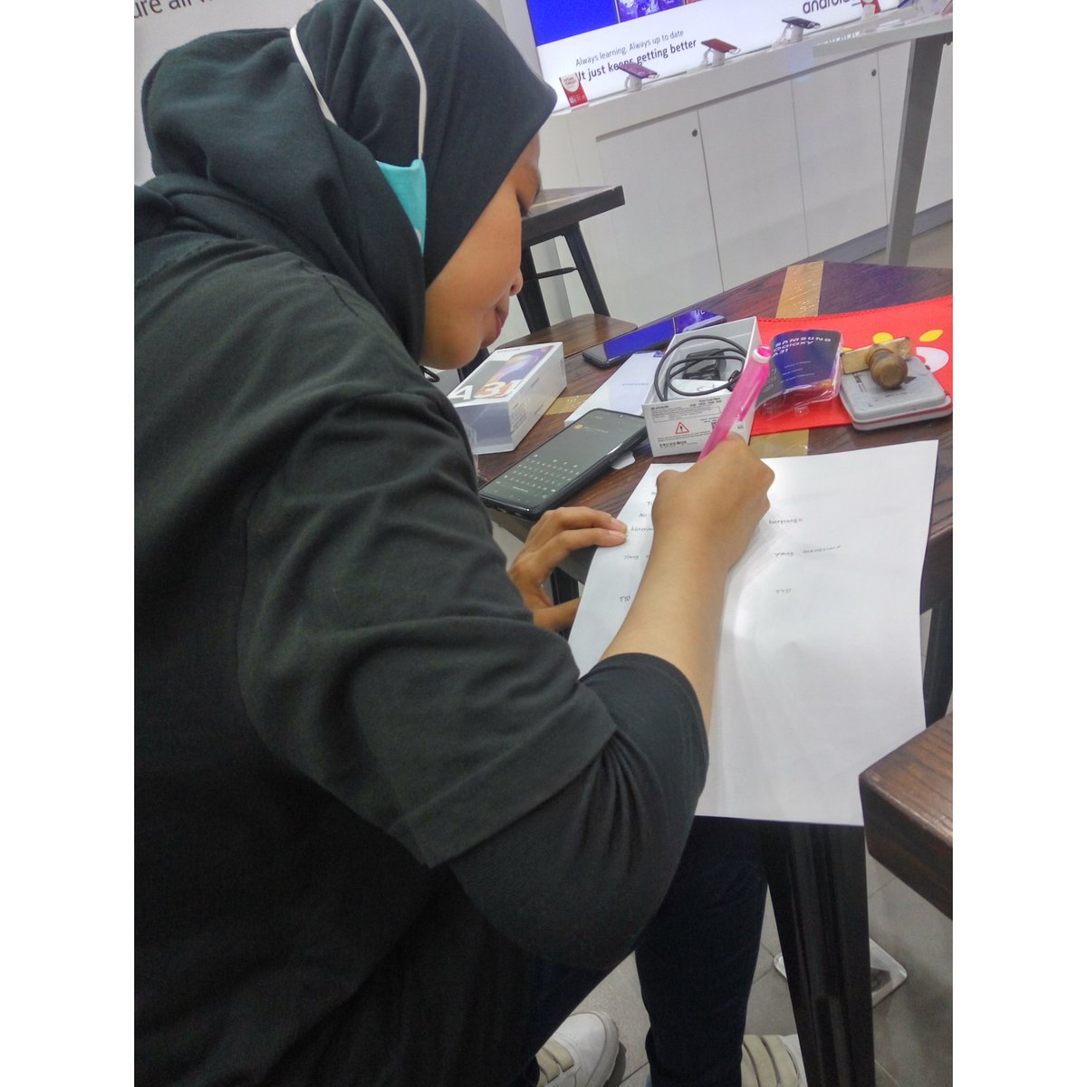 Rinal__'s tweet photo. Ini Claim Ganti Unit Baru Gak Bisa Yah ? Saya Membelinya Tanggal 7/5/2020 Samsung A31 @samsungID @ErafoneStore 
-
Permasalah : Layar Sentuhnya Tidak Respon https://t.co/C0C1N1tJ63