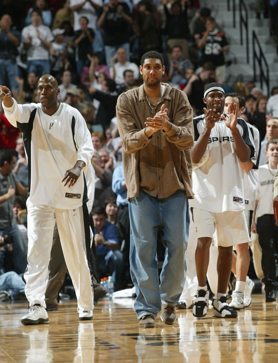 badbball's tweet photo. Tim Duncan's fits 👕 - PART 2
Just a legend and his formal wear. #spurs #nba #basketball #sanantonio #spursnation https://t.co/7gZojMkJIf