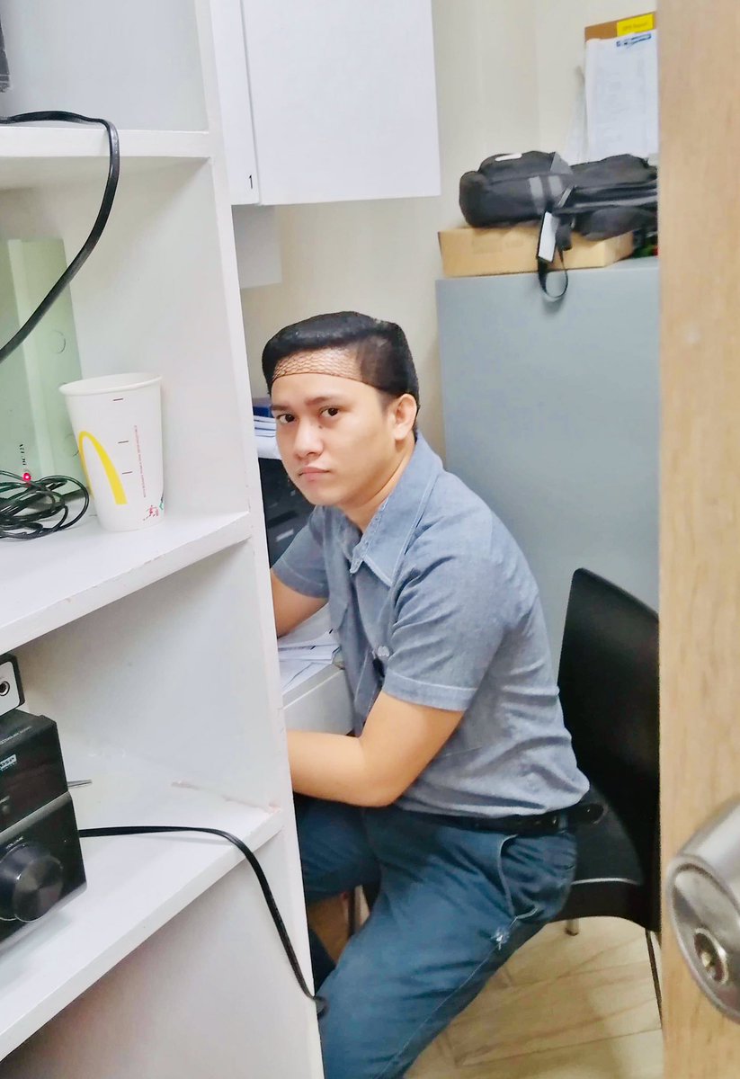 maxismaxist's tweet photo. "Sa store may batas. Pag bawal ma-late, bawal ma-late, pero pag sinabi na pag nag comply ka na bawal ma-late pero may sinabing ginawa ka sa pinag babawal nila inayos mo yung law ng store niyo at na-late kayo ulit, ay pwede na pala ikaw ma-late" ✌🏼🤣🤙🏽 #maxdo https://t.co/idmPmy53lG