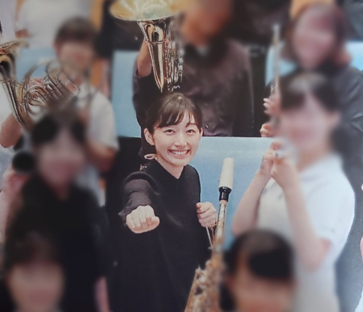 mamimusik's tweet photo. 【吹奏楽】

学校が嫌いでも吹奏楽は好きでした
部活の仲間と喧嘩しても
合奏は大好きでした

コンクールで賞を取れなくとも
皆と合奏する舞台が大好きでした

コンクール中止が辛い
それよりも
皆で演奏できないのが辛い

合奏がしたい
ただそれだけなんです

#吹奏楽部さんと繋がりたい https://t.co/au5EEsjEBa
