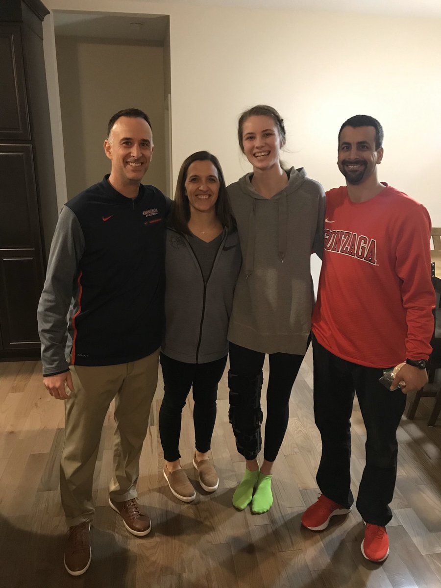breesal_35's tweet photo. so excited to run with the ZAGS! 💙❤️ Thank you Lord for all the blessings, thank you to all my coaches, family-teammates, and community. See you at the Kennel!!                                                                      @ZagWBB https://t.co/bmBfgixpIa