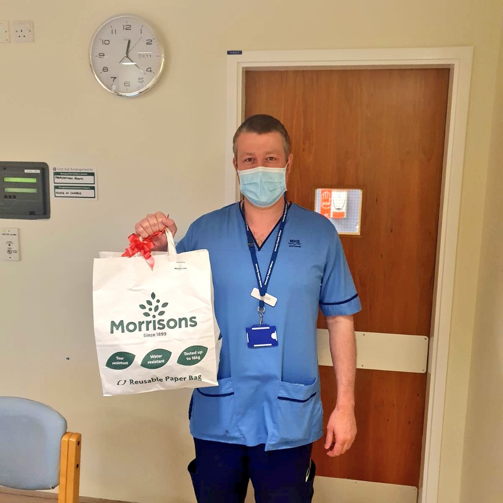 Happy International Nurses Day! A massive thank you to @Morrisons for delivering goodie bags to our hard working nurses 🌈❤ @PaddySullivan80 @Louuu_x #InternationalNursesDay2020 #KindnessMatters #ambulatorycare #teamuhw