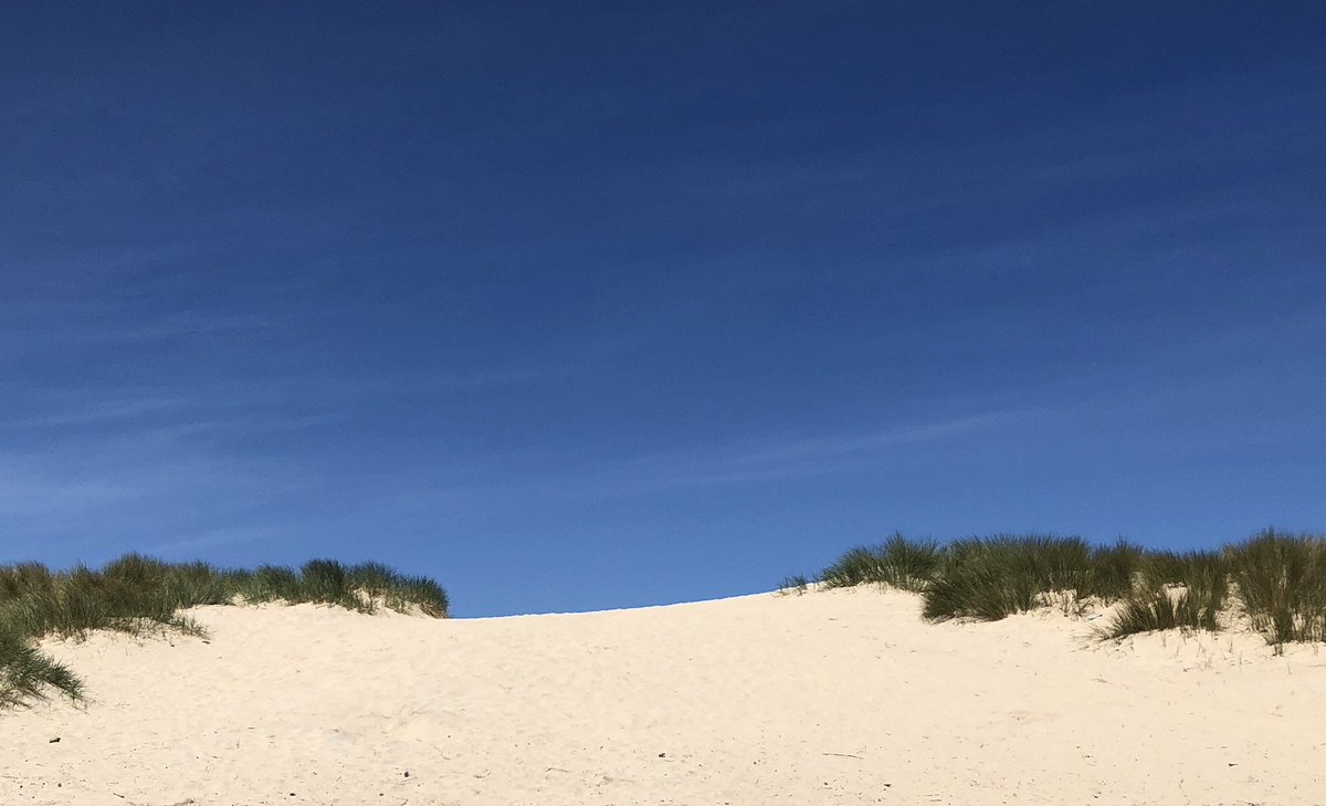 JackiHicks's tweet photo. Today’s #DailyExerciseWalk #walkfromhome #HayleBeach #StIvesBay #GodrevyLighthouse #PhillackChurch #LoveCornwall 💙 https://t.co/QhMvLfUzau