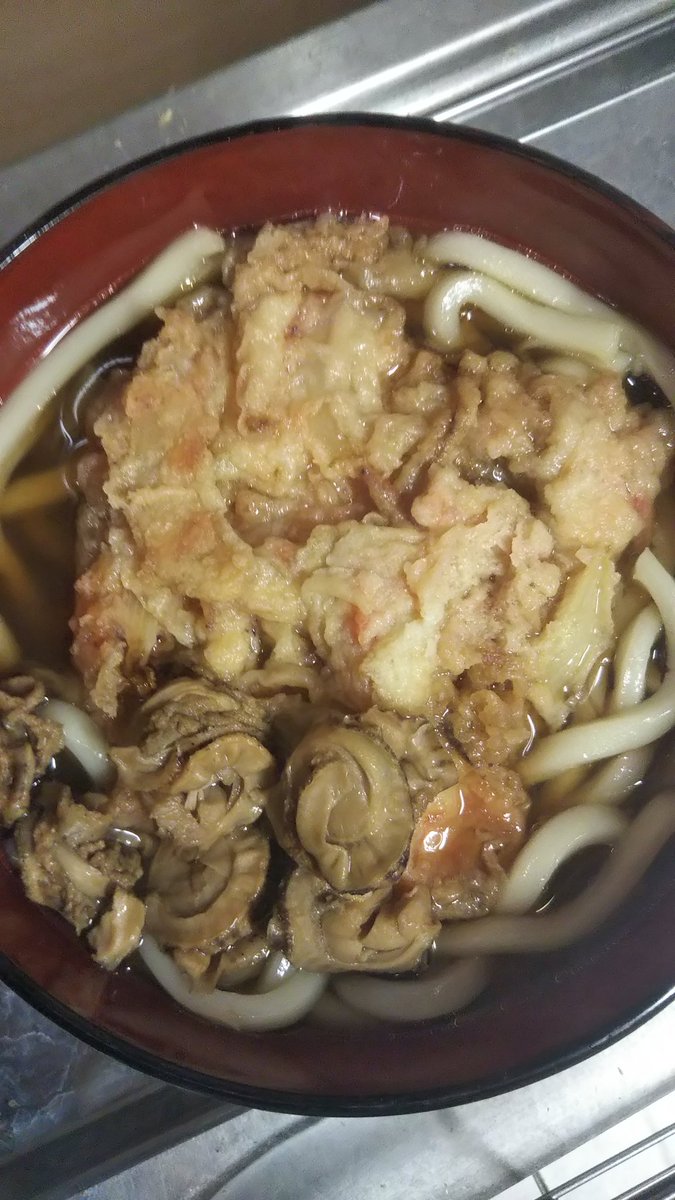 yukihiroh4's tweet photo. 今日の晩御飯は、うどん！
干しホタテ貝とかつお節で、出汁をとったよ
かき揚げ天は、お昼にお惣菜屋さんで買いました💦💦
#お家ご飯🍚🍴 https://t.co/Hk1CdcpDjZ