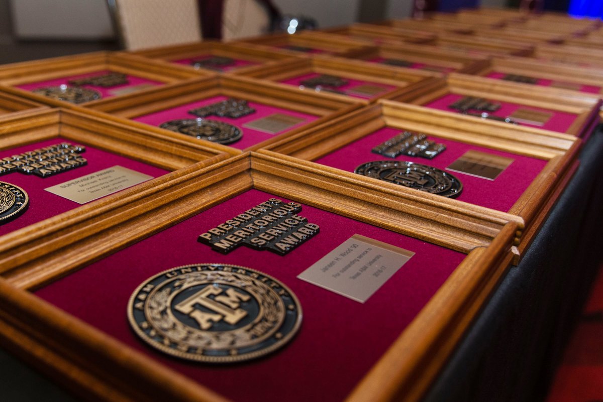 AggieNetwork's tweet photo. Texas A&M honors these 27 staffers and 2 teams with President’s Meritorious Service Awards! Tag and congratulate the winners➡️https://t.co/t1gYsqsBFC⬅️ in the comments below.
These awards are sponsored by Association donors. Thank you for making Texas A&M great! https://t.co/yrMiBJ17os