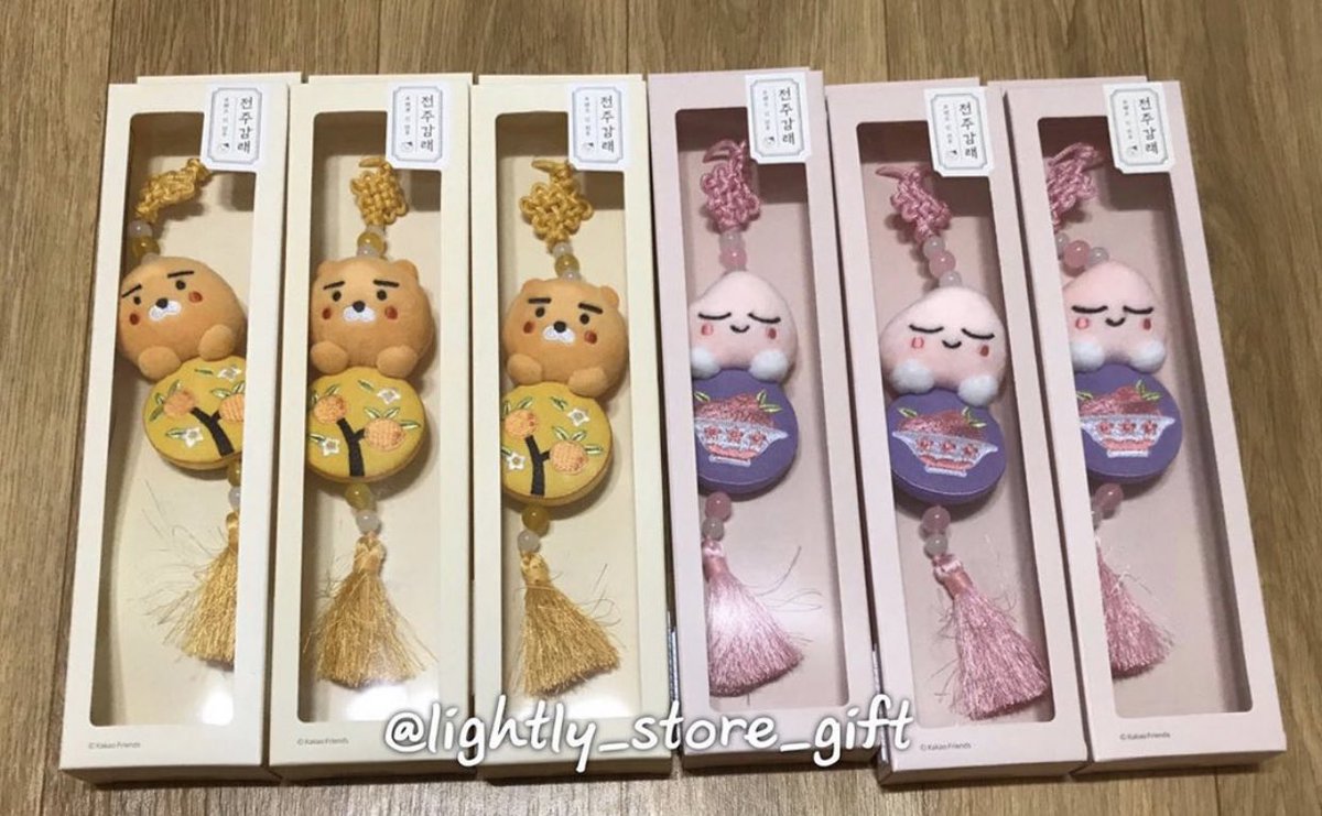 lightly_store's tweet photo. Kakao Friends ~ Jeonju Norigae #Apeach #Ryan #JeonjuCollection 🇰🇷สินค้าพิเศษ🍁
💜พร้อมส่ง💜
Size : ~30x5x2cm
Price : 590฿
สนใจสอบถามเพิ่มเติมได้ค่ะ
🐥Instagram : @lightly_store_gift
✔️รับประกันของแท้ 💯%
#พรีเกาหลี #น่ารัก #พรีkakao #kakaofriends #kakaothailand #ryan https://t.co/2L3KIQuklI