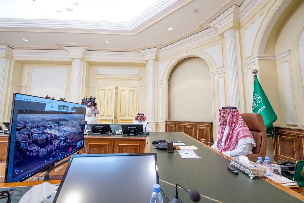 SaudiNews50's tweet photo. أمير المدينة المنورة يُدشن مُبادرة "أخيار" والتي تستهدف الطلاب والطالبات بحزمة من الفعاليات والمسابقات المتنوعة.

#المدينة #السعودية #رمضان https://t.co/siesQuM3Sj