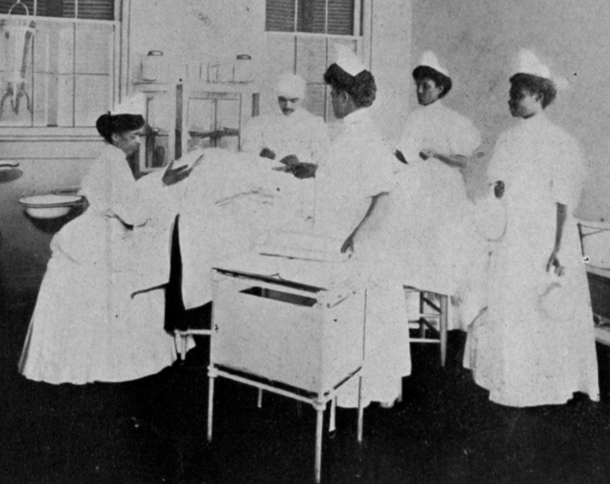 THREAD: By the time the pandemic hit, Richmond had a growing African American medical community. Dr. Sarah Jones and her husband, Miles, helped set up the city’s first Black hospital in 1903. (Photo from Libary of Congress American Memory)