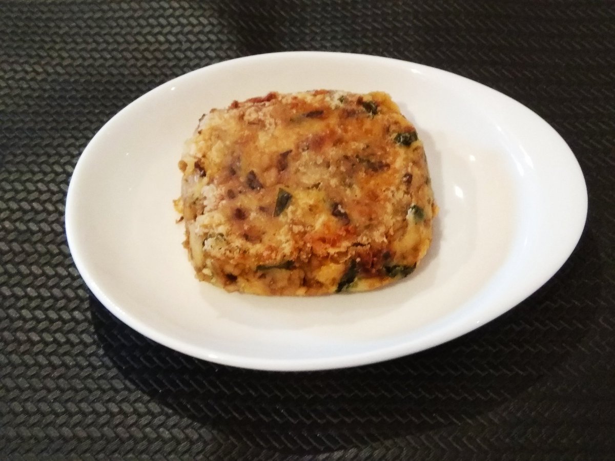 AlexDeulo's tweet photo. Hamburguesa vegana de cigrons, ceba caramelitzada, bolets de card i gírgola de castanyer amb un xic de julivert fresc i per compactar-la farina de cigró. @boletbenfetmerce #eryngii #maitake #shiitake  @conservaserrano #healthyfood #lacuinadeladandra #veganfood #hamburguesa https://t.co/1DeeuV4bha