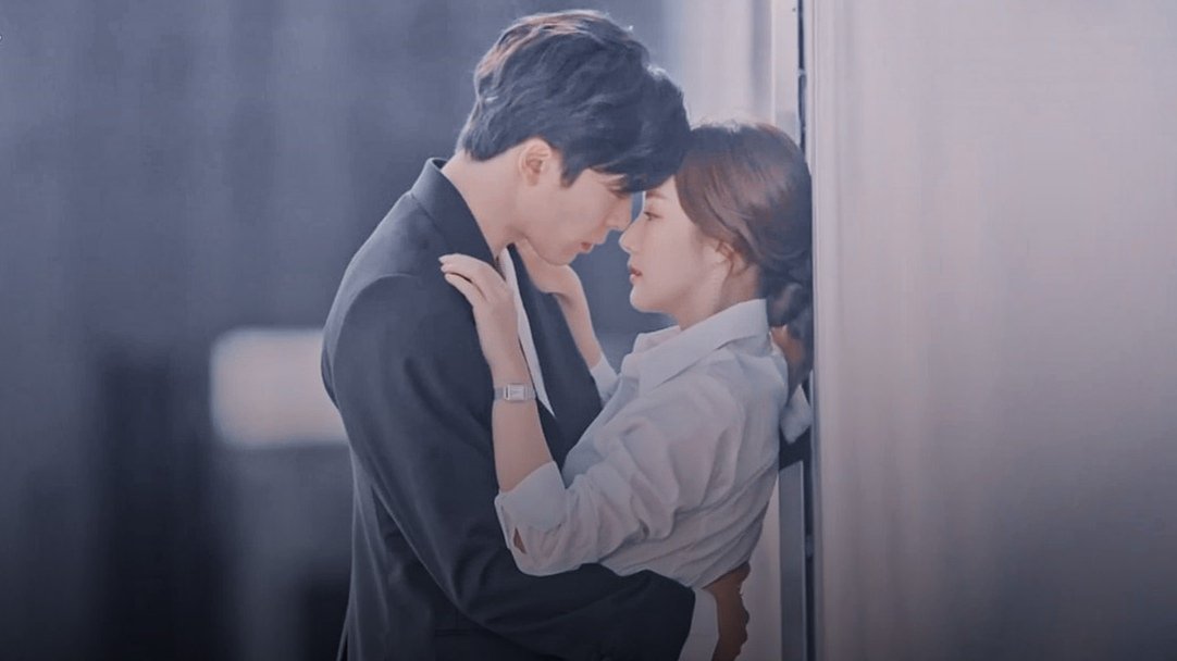 Her Private LifeHeo Yoon Jae - Sung Deok MiI had really fun watching it. The couple was pretty. There were many funny and relateable situations from a fangirl perspective  I liked how the childhood trauma situation was handled in a mature way.