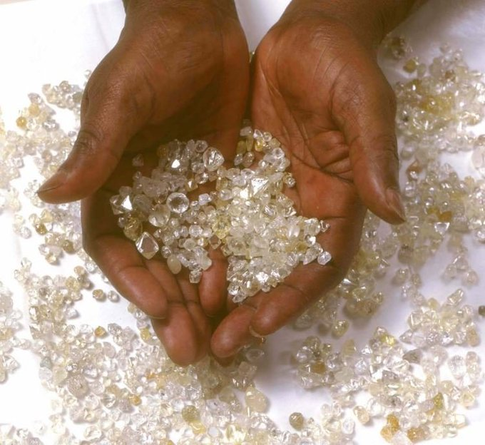 africaupdates's tweet image. Botswana is the world’s biggest diamond producer after Russia. Namibia is the world’s largest producer of marine diamonds. Namibia has been working with Botswana as it seeks to become a center of "diamond polishing", and if possible sell them through Botswana's diamond exchange.