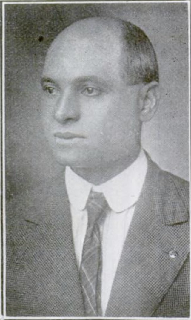 THREAD: The Baker school emergency hospital was led by Dr. W.H. Hughes, a globe-trotting surgeon who had trained at some of Europe’s most prestigious medical centers, including London’s Bartholomew's Hospital and Paris’s Pasteur Institute.