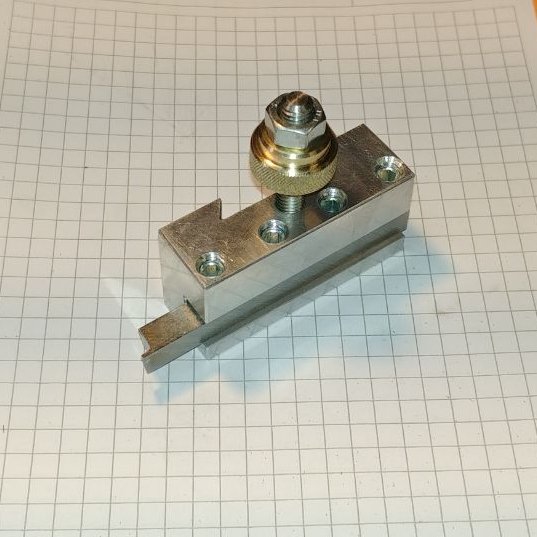 astronozem's tweet photo. Maybe I could try anodising... #anodizing #metal #QCTP #metal #verspanen Fitted here is a 0.9 mm grooving tool for e clips. https://t.co/C96PRNxPqm