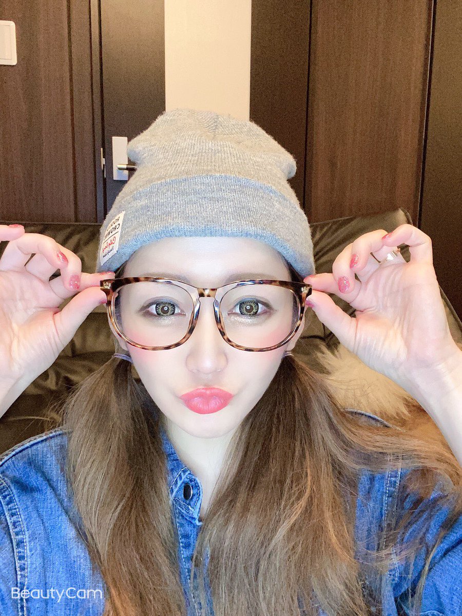 oncabazukan's tweet photo. 今回のキャストは
キャバLiveハウスの
@Caba_Live_House
「りん」さん♪
@RinCLHouse

妖艶な雰囲気💗
クールな印象のりんさん💛
初対面の人とともすぐ打ち解ける
そんなギャップに病みつきｗ
りんさんの意外な一面がみれるかも💕

#オンキャバ図鑑 #zoomキャバクラ #オンキャバ #オンラインキャバクラ https://t.co/1zBKFslE82