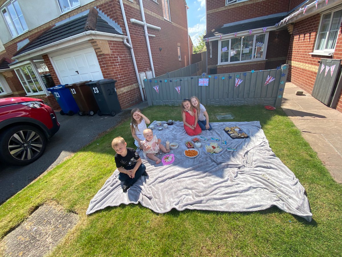 BibeyXantha's tweet photo. Did lots of research about ‘Victory in Europe’ day, we made our own flags and bunting, tried to make a Traditional English tea party and celebrated on our front with our neighbours too @MrsWSGC @MrGSGC @MrsDSGC @MrsOBSGC @mrysgc https://t.co/CNb9Outcqd