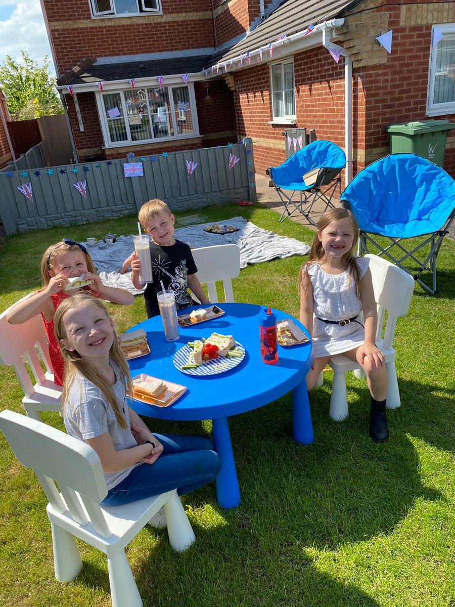 BibeyXantha's tweet photo. Did lots of research about ‘Victory in Europe’ day, we made our own flags and bunting, tried to make a Traditional English tea party and celebrated on our front with our neighbours too @MrsWSGC @MrGSGC @MrsDSGC @MrsOBSGC @mrysgc https://t.co/CNb9Outcqd