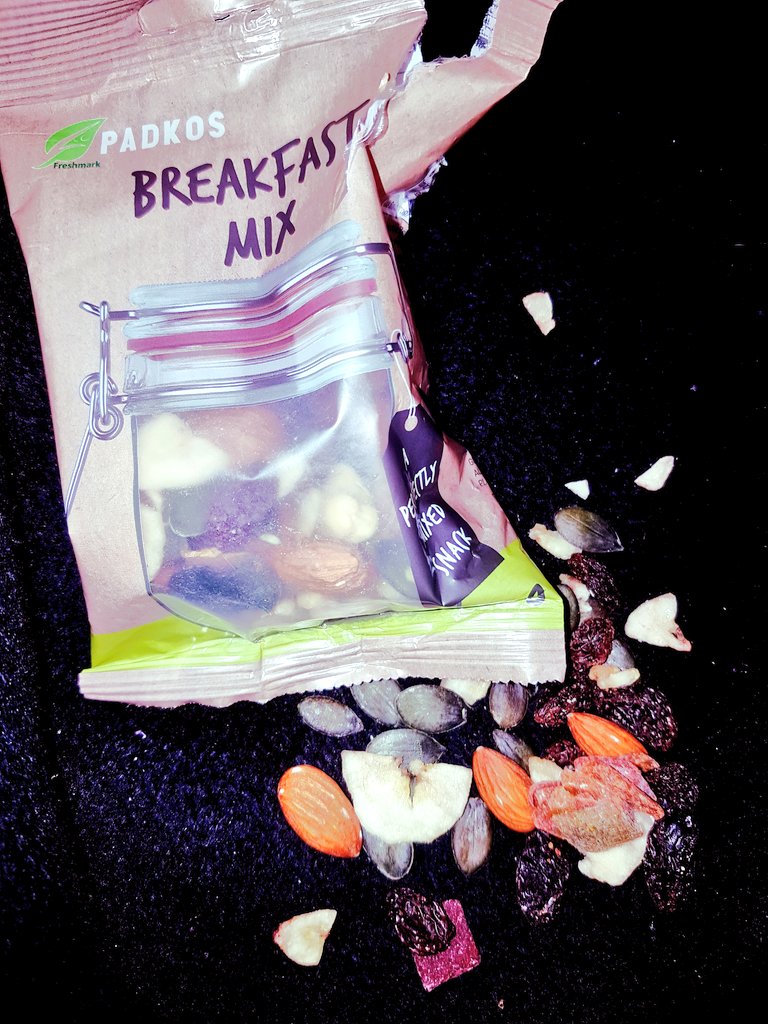 Iam_Chosen95's tweet photo. I'm addicted to dried fruit and nuts 😍😍
I had dried pear halves and prunes last night...vandag ke nna ona😋😩 #soContent https://t.co/2a6hQzMwPI