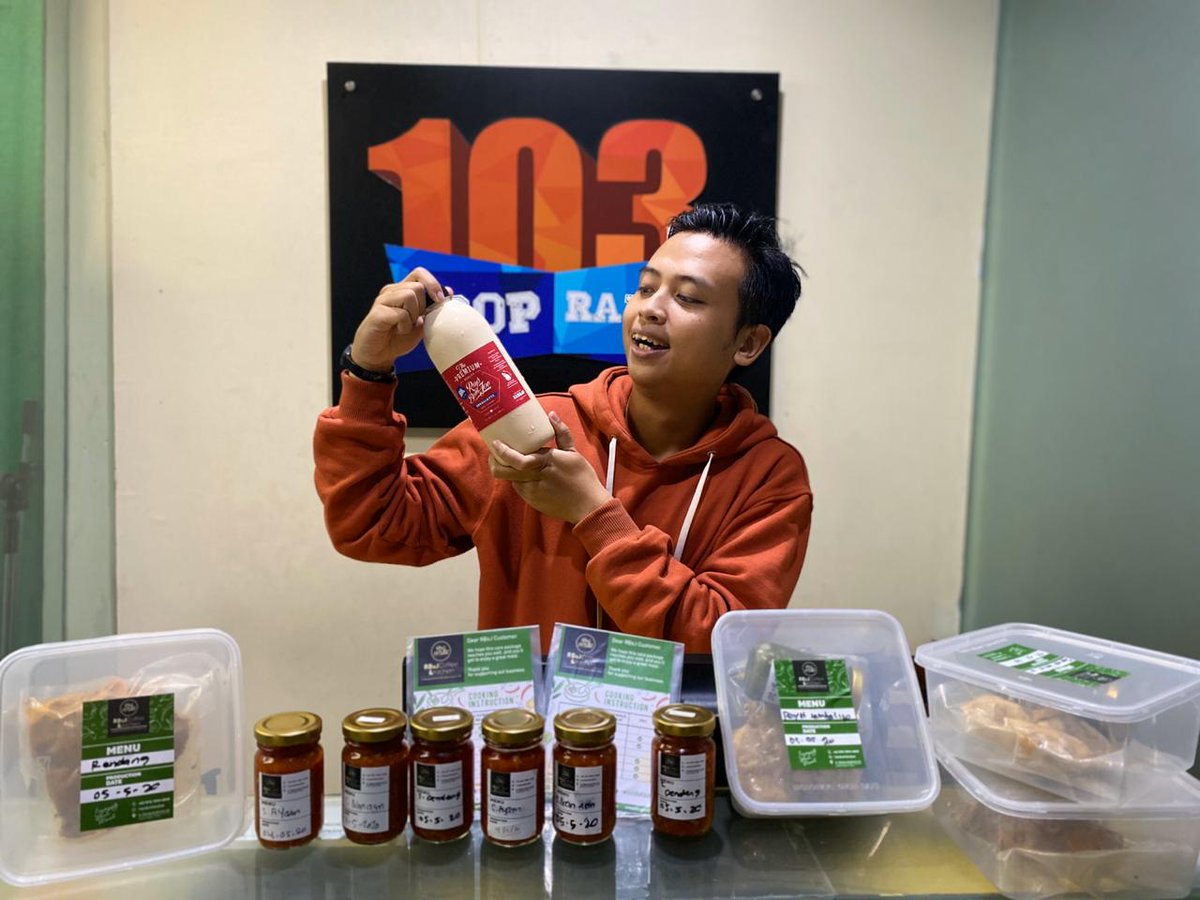 yasika_fm's tweet photo. Banyak menu spesial di #RBoJ buat kamu yang suka makanan Vegan, cuss pesen, bisa via online atau wa aja 0878 7894 6858
Instagram : @raysbottleofjoe & @rbojcoffee
Alamat : Jl. Warung Jati Barat No.18E Jakarta Selatan
#popfm https://t.co/VBDCIXZ23G