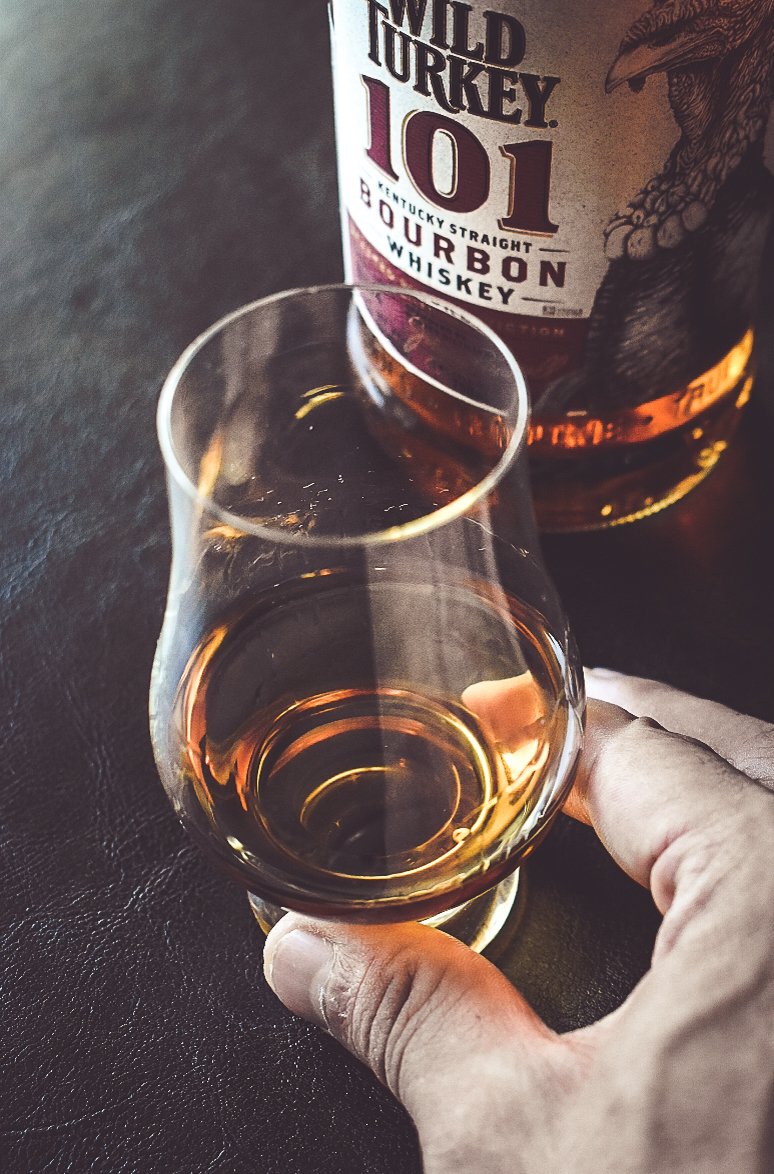 Bambo29's tweet photo. "Too much of anything is bad. But too much good whiskey is barely enough.” 🥃⁠
.⁠
– Mark Twain⁠
⁠
#drinkresponsibly https://t.co/GLzY1DFly4