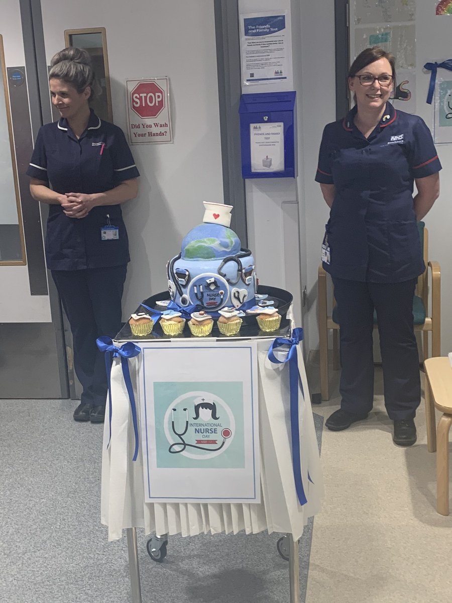 Michellepennin's tweet image. @MargaretMalkin1 @jamescthomson92 @jenhaggertyRN Urgent care senior team taking time out to celebrate #InternationalNursesDay #yearofthenurseandmidwife  with an extra special thank you and an amazing cake to thank the team for going above and beyond everyday 👏🏻👏🏻👏🏻