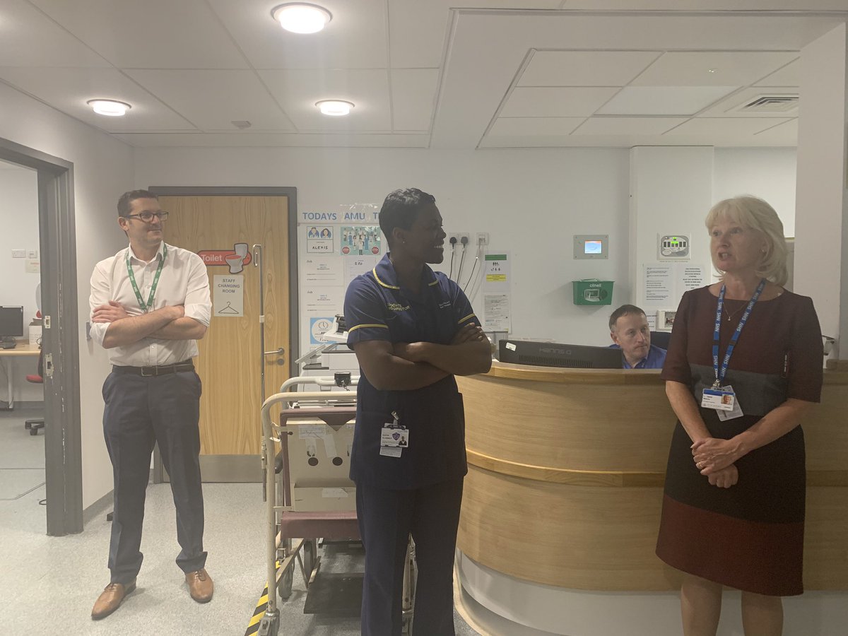 Michellepennin's tweet image. @MargaretMalkin1 @jamescthomson92 @jenhaggertyRN Urgent care senior team taking time out to celebrate #InternationalNursesDay #yearofthenurseandmidwife  with an extra special thank you and an amazing cake to thank the team for going above and beyond everyday 👏🏻👏🏻👏🏻