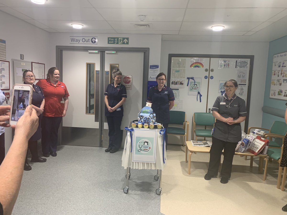 Michellepennin's tweet image. @MargaretMalkin1 @jamescthomson92 @jenhaggertyRN Urgent care senior team taking time out to celebrate #InternationalNursesDay #yearofthenurseandmidwife  with an extra special thank you and an amazing cake to thank the team for going above and beyond everyday 👏🏻👏🏻👏🏻