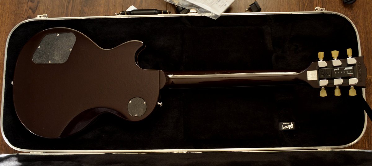 tonetweeter's tweet photo. Gibson Les Paul Less USA Electric Guitar . Slim body and super fast neck , an update on the classic design for the modern player . £925 . #gibson #gibsonguitar https://t.co/28YltAG0mq